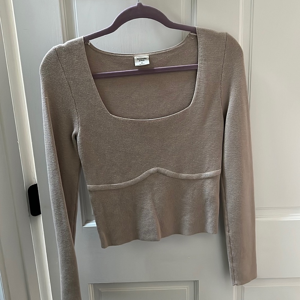 Brand: Abercrombie  // Size: M // Color: Champagne/ Greige